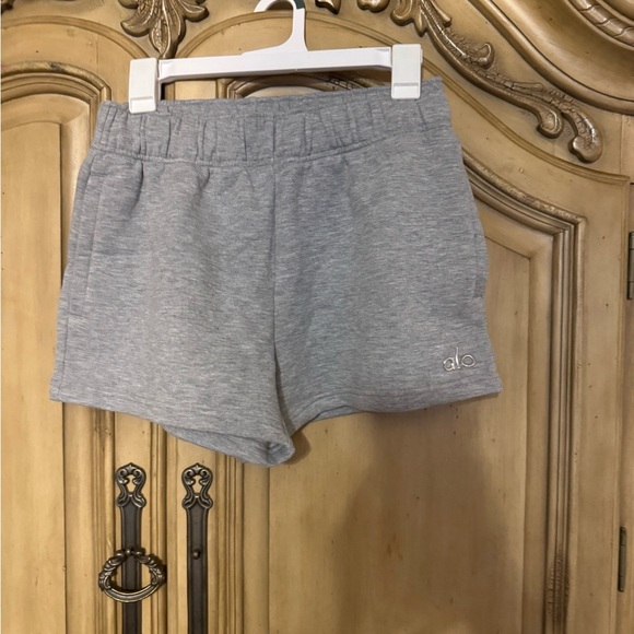 ALO Yoga grey shorts - Picture 2 of 7